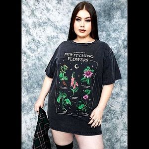 DOLLS KILL | Delia*s || Faded Black ‘Guide To Flowers’ Oversized T-Shirt | Small